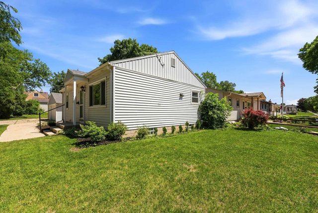 2102 S 99th Street, West Allis, WI 53227