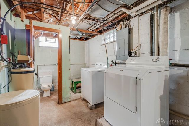 207 W Roseland Avenue, Springfield, OH 45503