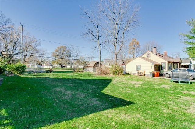 207 W Roseland Avenue, Springfield, OH 45503