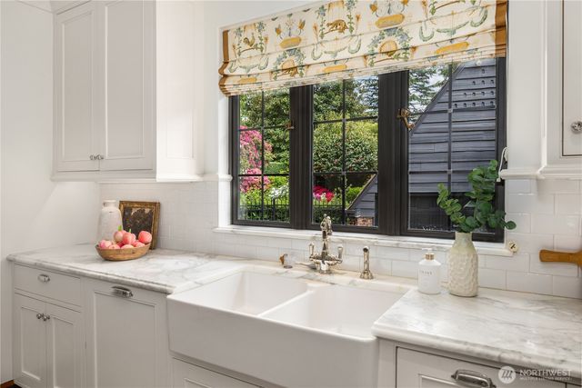 1105 Shenandoah Drive E, Seattle, WA 98112