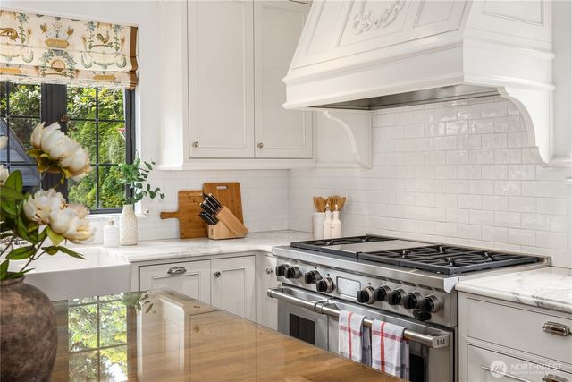 1105 Shenandoah Drive E, Seattle, WA 98112