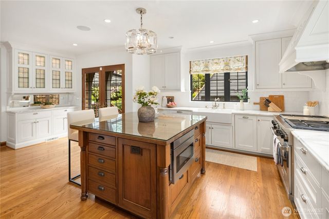 1105 Shenandoah Drive E, Seattle, WA 98112