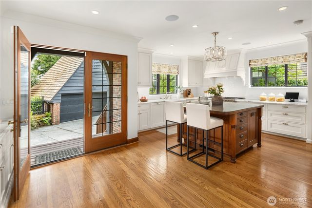 1105 Shenandoah Drive E, Seattle, WA 98112