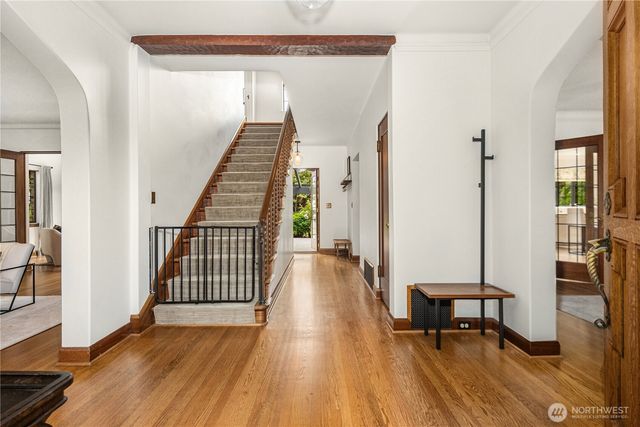 1105 Shenandoah Drive E, Seattle, WA 98112