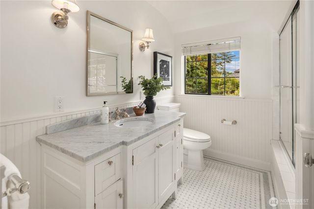1105 Shenandoah Drive E, Seattle, WA 98112