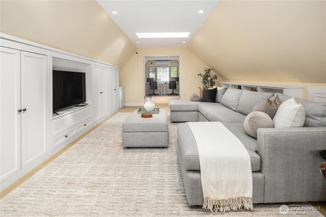 1105 Shenandoah Drive E, Seattle, WA 98112