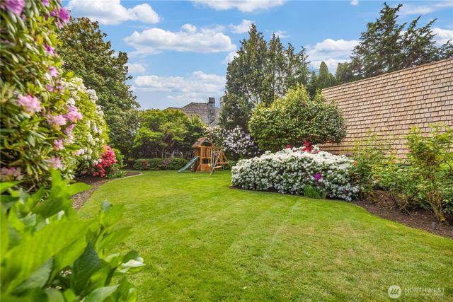 1105 Shenandoah Drive E, Seattle, WA 98112