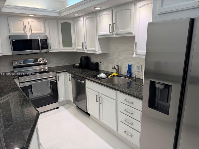 2851 S Ocean Boulevard 6 V, Boca Raton, FL 33432