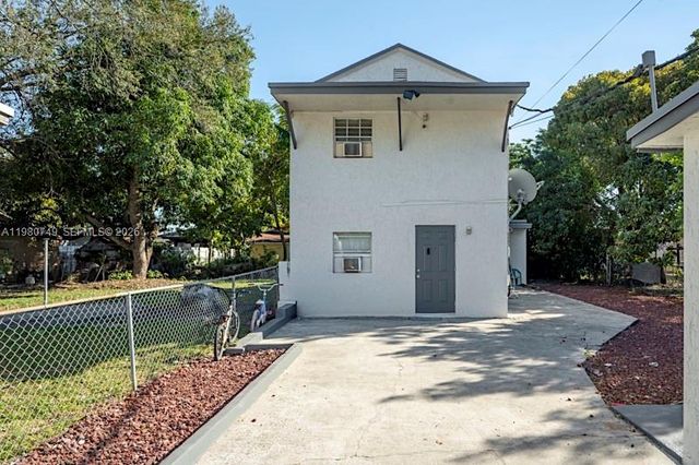 2378 NW 60th St, Miami, FL 33142