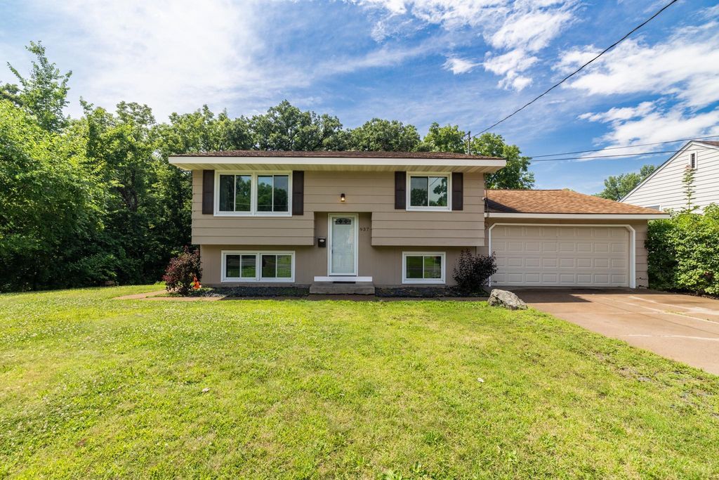 937 Hazelwood Street, Saint Paul, MN 55106