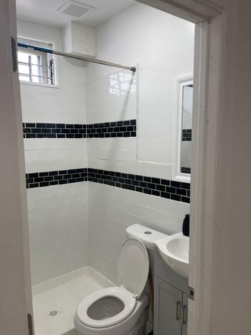 6324 KINGSESSING AVE, Philadelphia, PA 19142