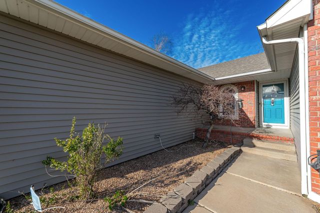 2133 N Parkdale St, Wichita, KS 67212