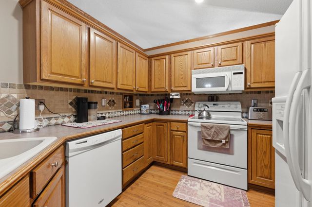 2133 N Parkdale St, Wichita, KS 67212