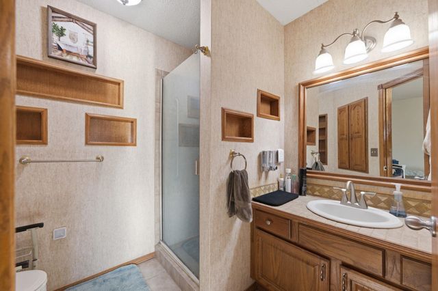 2133 N Parkdale St, Wichita, KS 67212