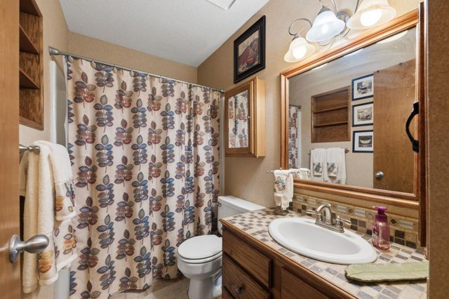 2133 N Parkdale St, Wichita, KS 67212