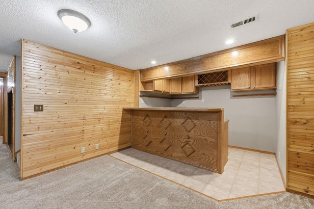 2133 N Parkdale St, Wichita, KS 67212