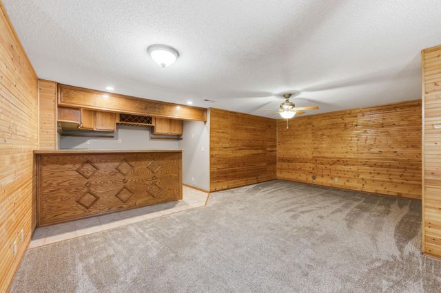 2133 N Parkdale St, Wichita, KS 67212