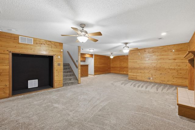 2133 N Parkdale St, Wichita, KS 67212