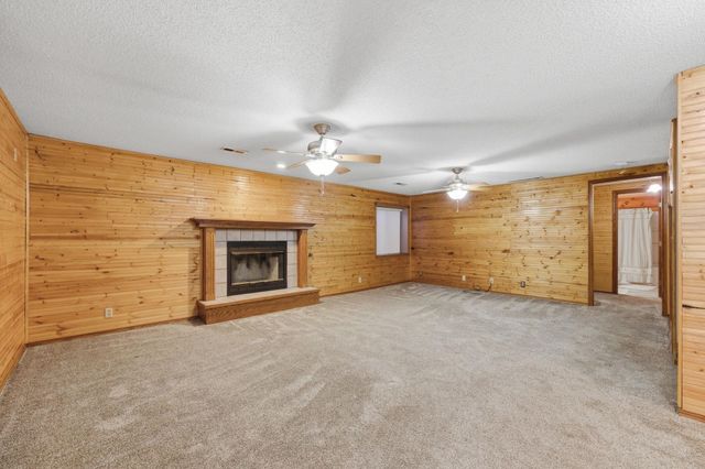 2133 N Parkdale St, Wichita, KS 67212