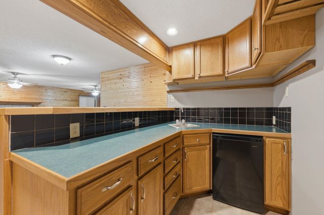 2133 N Parkdale St, Wichita, KS 67212