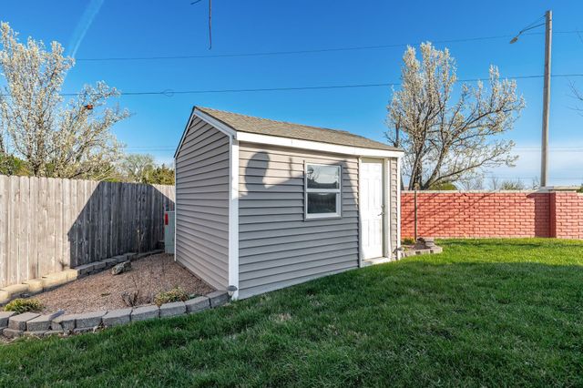 2133 N Parkdale St, Wichita, KS 67212