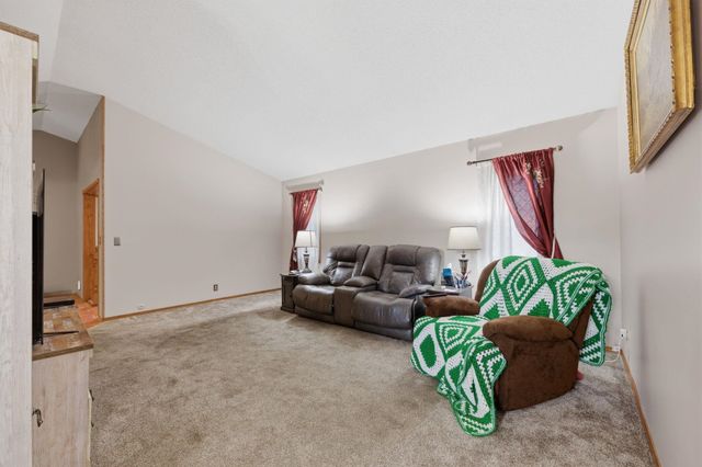 2133 N Parkdale St, Wichita, KS 67212