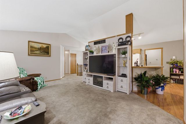 2133 N Parkdale St, Wichita, KS 67212