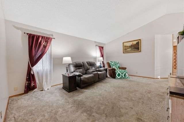 2133 N Parkdale St, Wichita, KS 67212