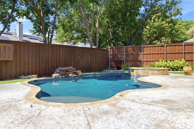 7947 Glade Hill Court, Dallas, TX 75218