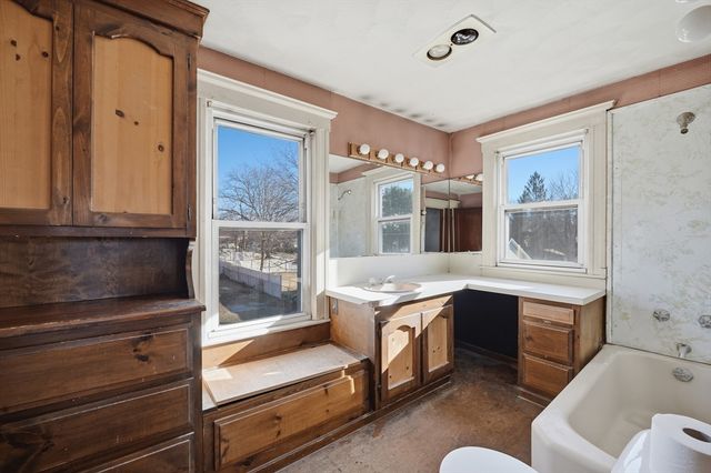 62 Talcott Ave, West Springfield, MA 01089