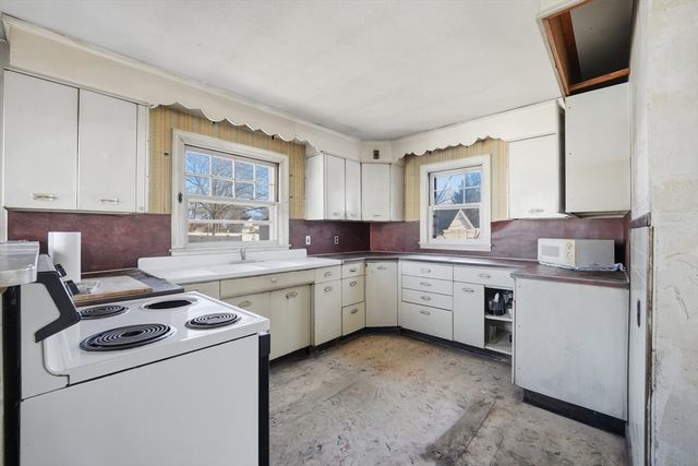 62 Talcott Ave, West Springfield, MA 01089