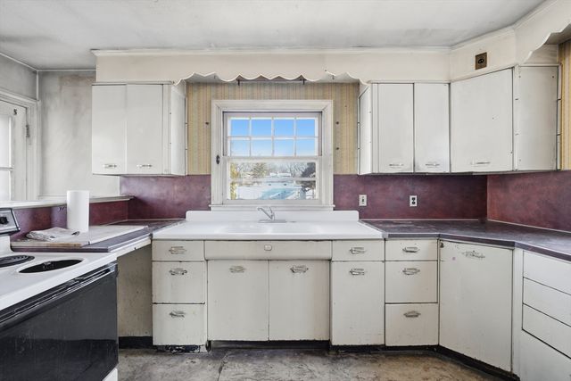 62 Talcott Ave, West Springfield, MA 01089