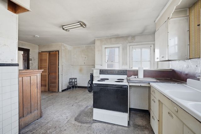 62 Talcott Ave, West Springfield, MA 01089