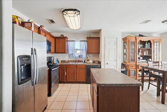 125 Dodge City Court, Newark, TX 76071