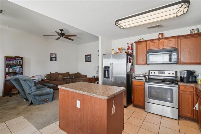 125 Dodge City Court, Newark, TX 76071