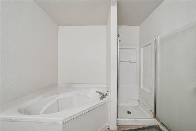 125 Dodge City Court, Newark, TX 76071