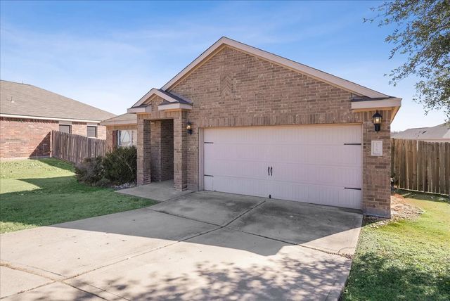 125 Dodge City Court, Newark, TX 76071