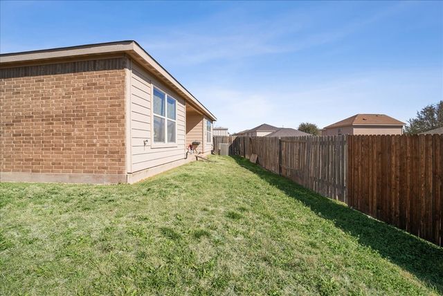 125 Dodge City Court, Newark, TX 76071