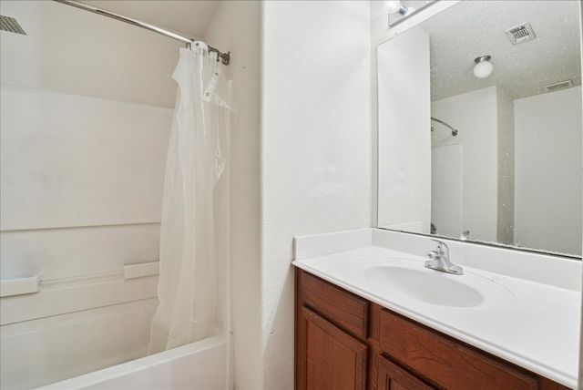 125 Dodge City Court, Newark, TX 76071