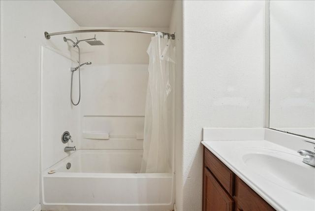 125 Dodge City Court, Newark, TX 76071