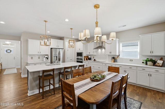 221 E Red Head Circle, Sneads Ferry, NC 28460