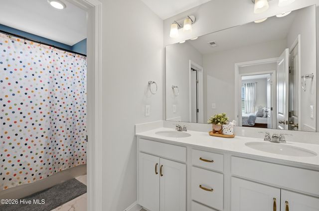 221 E Red Head Circle, Sneads Ferry, NC 28460