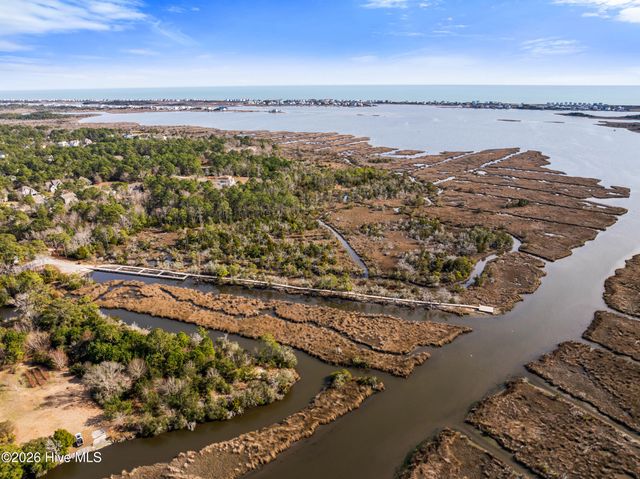 221 E Red Head Circle, Sneads Ferry, NC 28460