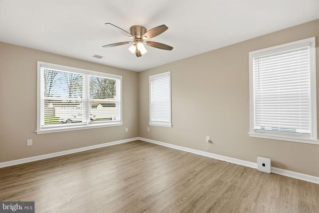 68 TAPERED OAK LN, Levittown, PA 19054