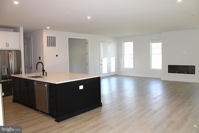 41887 NIGHT NURSE CIR, Ashburn, VA 20148