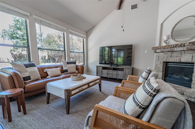121 E Adelanta PL, Round Rock, TX 78681