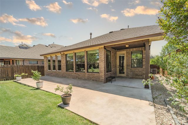 121 E Adelanta PL, Round Rock, TX 78681