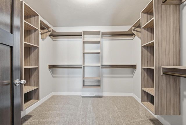 5701 N ACADIA DRIVE, Appleton, WI 54913