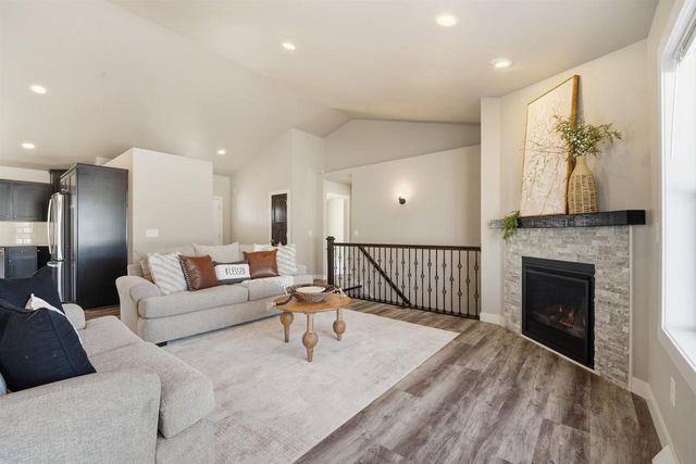 5701 N ACADIA DRIVE, Appleton, WI 54913