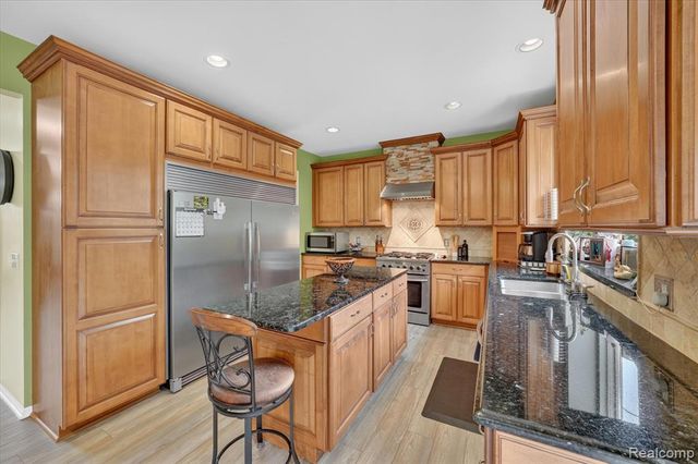 50414 Greycoat Lane, Macomb, MI 48044